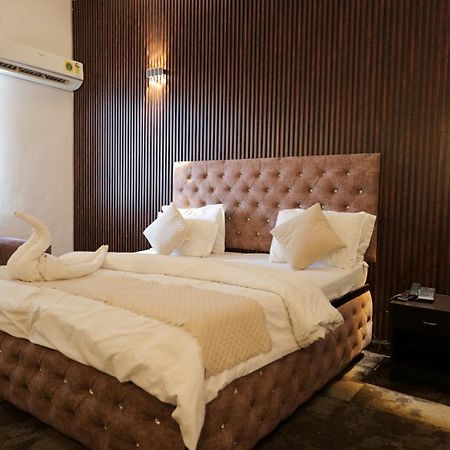 Hotel Kuber Rai Екстер'єр фото