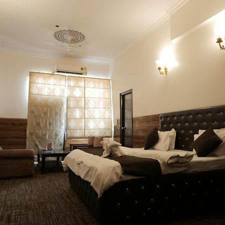 Hotel Kuber Rai Екстер'єр фото