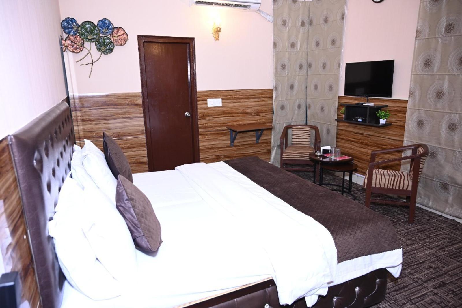 Hotel Kuber Rai Екстер'єр фото