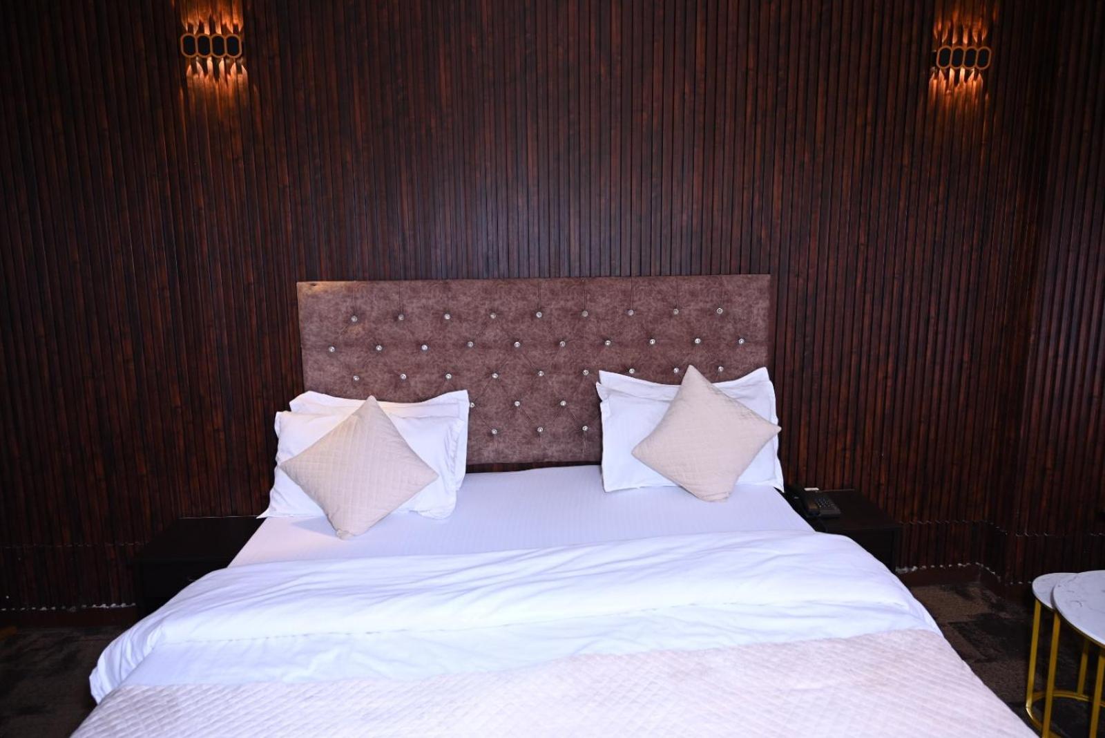 Hotel Kuber Rai Екстер'єр фото