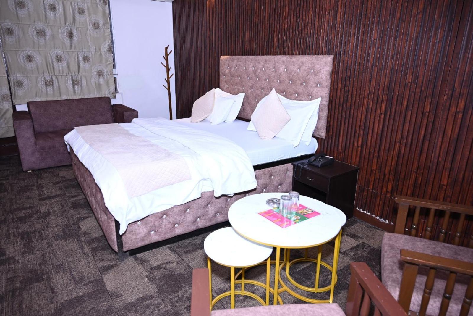 Hotel Kuber Rai Екстер'єр фото