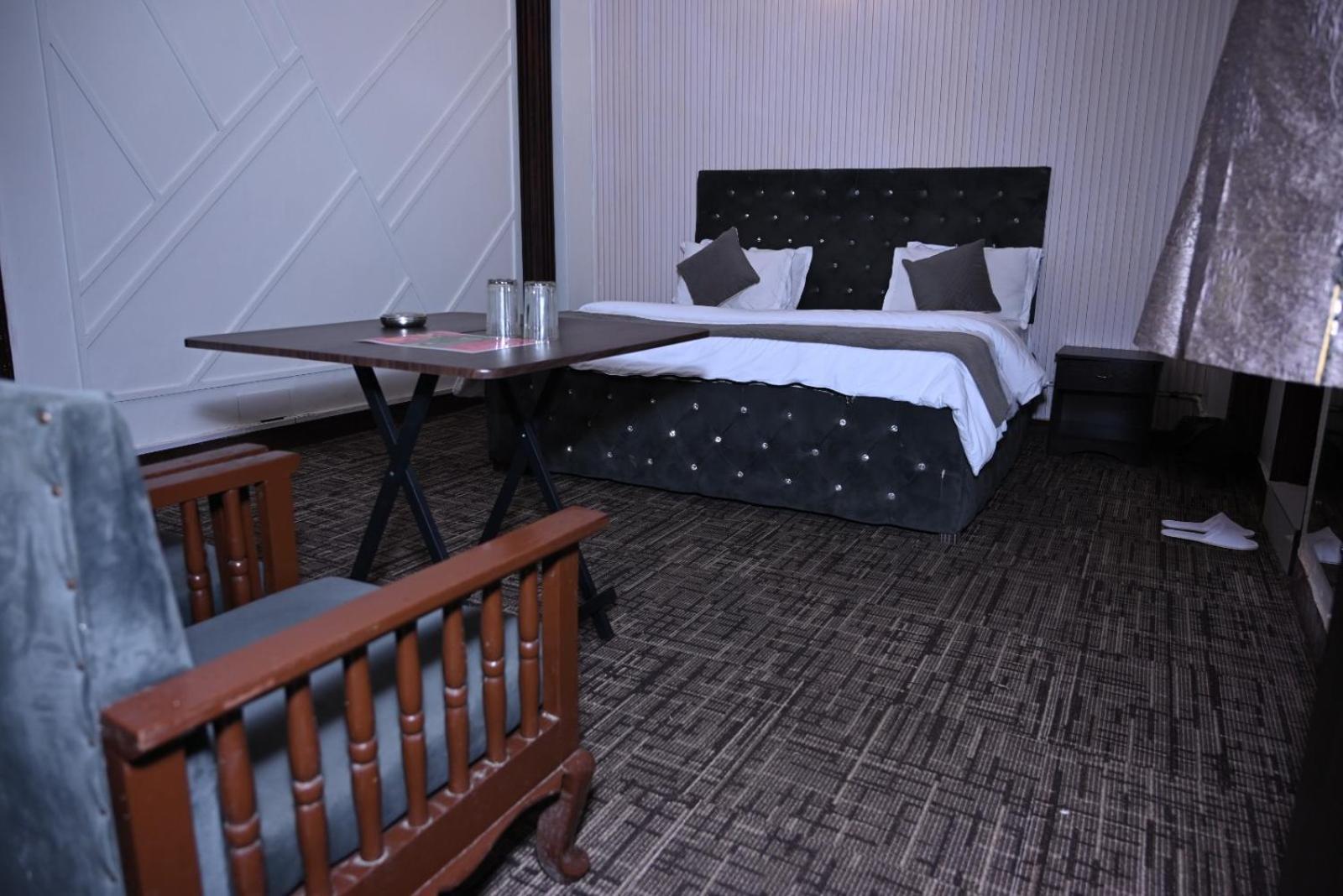 Hotel Kuber Rai Екстер'єр фото