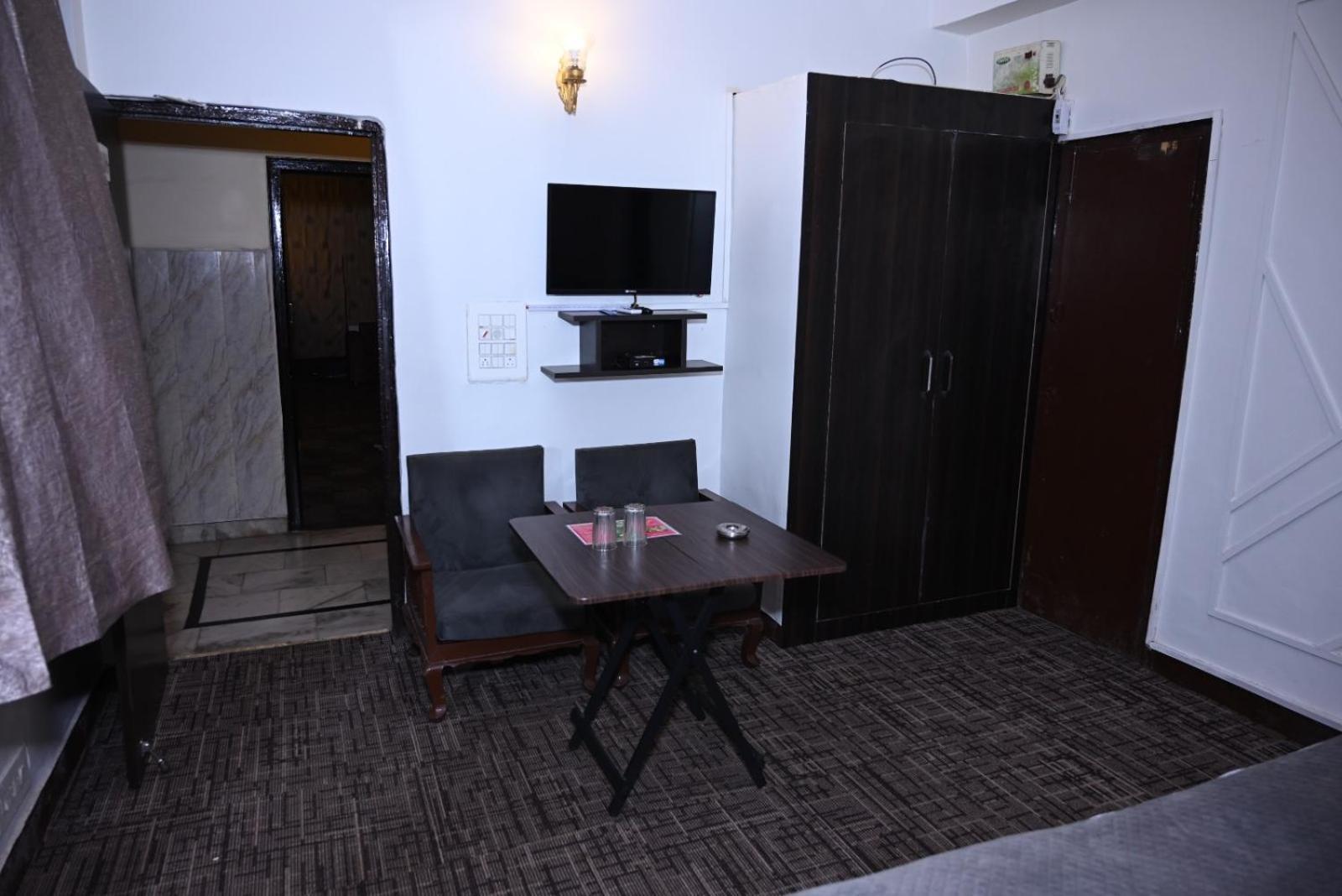 Hotel Kuber Rai Екстер'єр фото