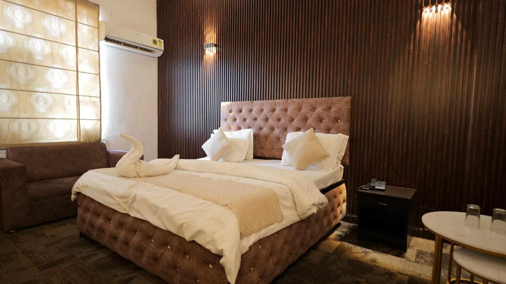 Hotel Kuber Rai Екстер'єр фото